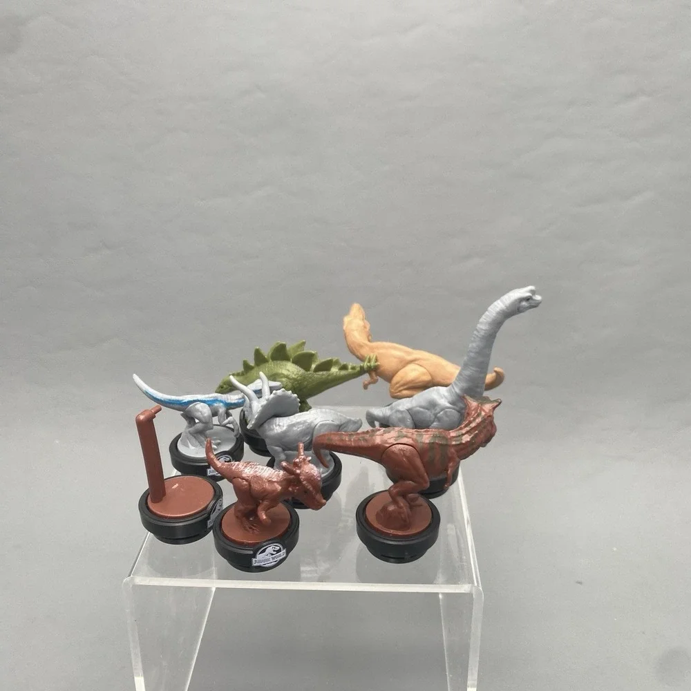 Epoch Games Jurassic World Shaky‎ Volcano Tabletop Game with 7 Dinosaur Figures